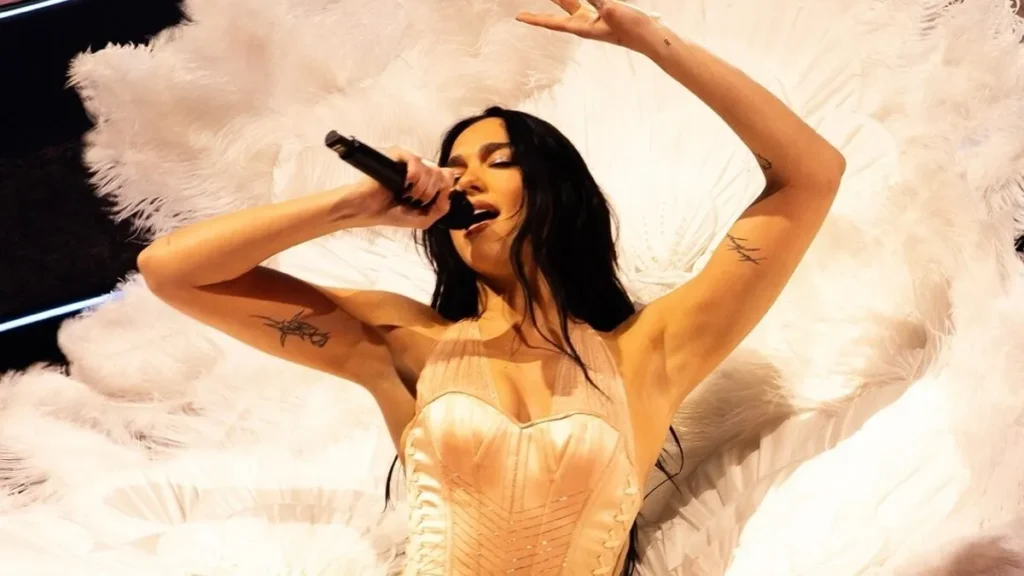 Dua Lipa anuncia turnê no Brasil para novembro de 2025
